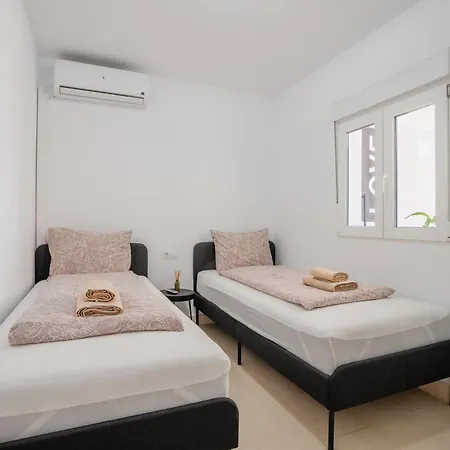 Vistas Al Mar En Parkig Gratuito